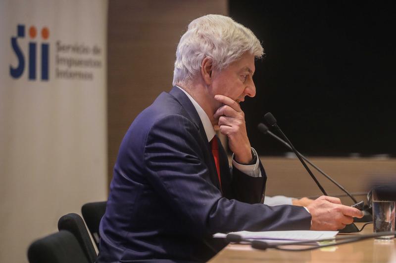 Parecer, además de ser