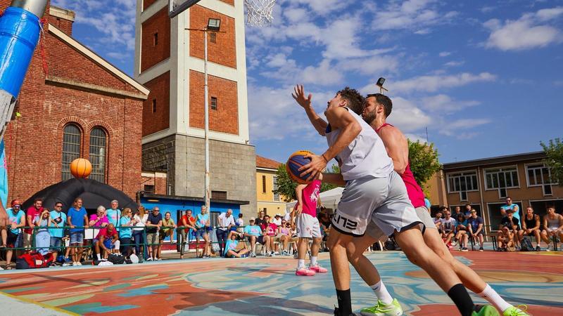 Basket sotto il campanile nel nome di Alessio Allegri, morto a 37 anni durante una partita: 