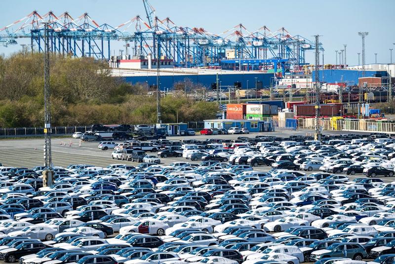 Neuer Trump-Deal: EU ignoriert deutsche Autobauer – jetzt reagieren VW, BMW und Co.