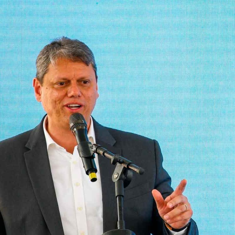 Tarcísio atua para ganhar confiança e apoio de Bolsonaro