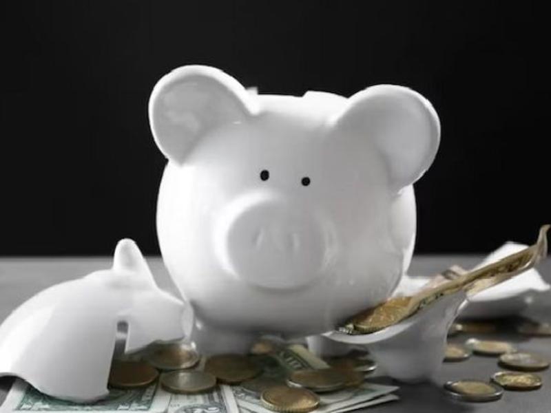 HAL'S HEADLINES: Bank fraud, Superman's dog, and scary social media trends