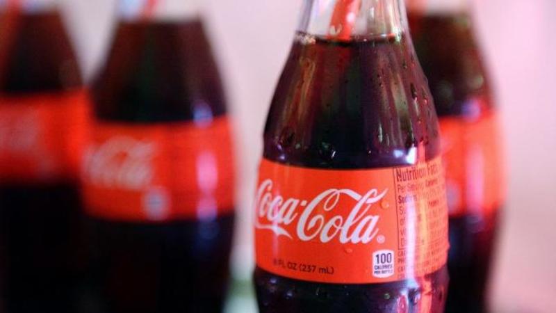 Coca Cola cambia ricetta: meglio lo zucchero di canna o di mais? Il nutrizionista: “Trump ha ragione, troppo fruttosio fa male”