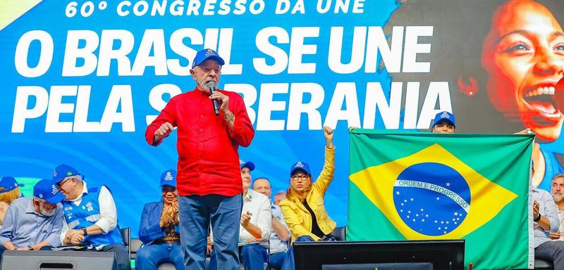 No embalo da onda vermelha