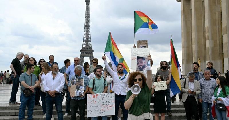 Syrians protest Sweida killings in London, Paris