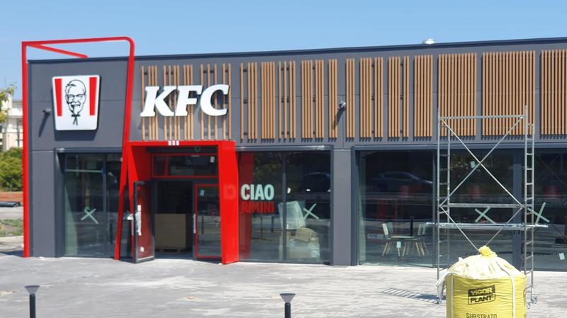 Kfc, sbarca l’impero del pollo fritto: apre il maxi ristorante. Ecco la data