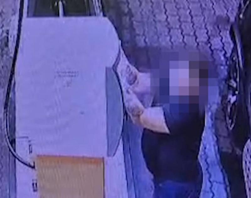 «Intercettava i dati delle carte ai “fai da te”»: arrestato al distributore di benzina - Chi è