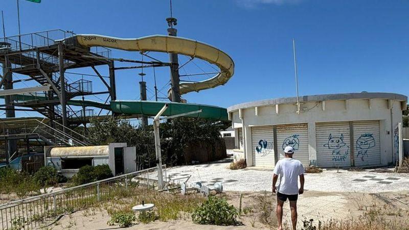 ‘Aquarama’ nel degrado: 