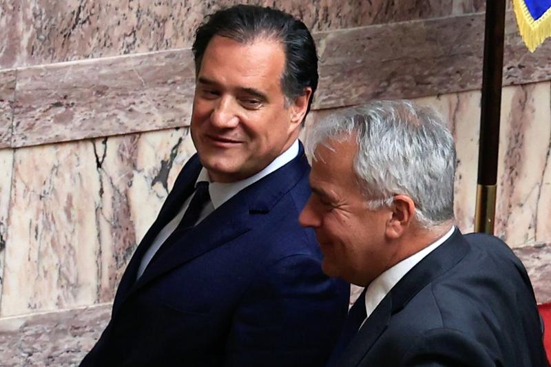 Ούτε τα προσχήματα