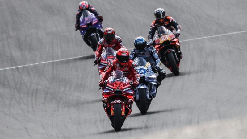 Marquez suona la quinta a Brno. Bez splendido secondo, Bagnaia sfiora il podio /