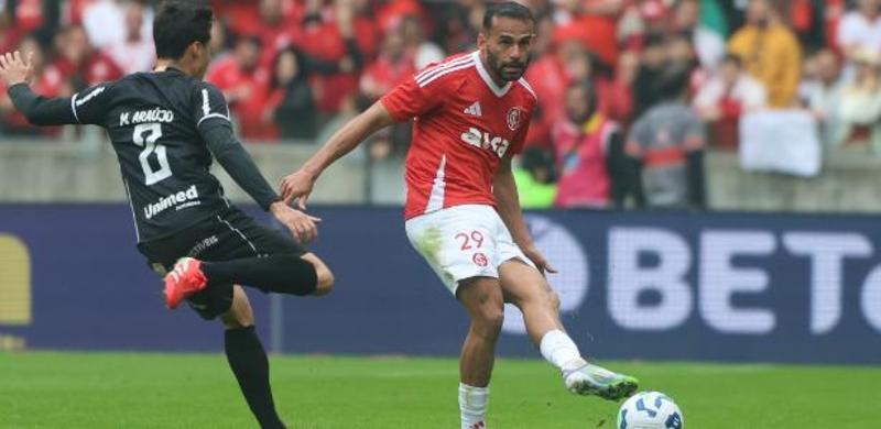 Internacional vence e devolve Santos e Vasco à briga contra o rebaixamento