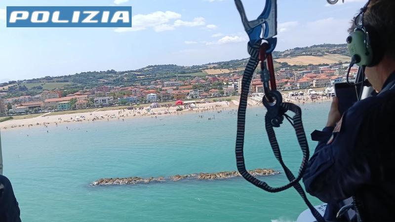 Bambini si perdono in spiaggia, ritrovati dalla polizia