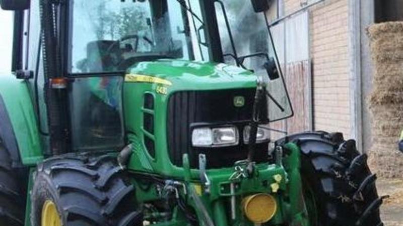 Malore a 58 anni, muore nella stalla