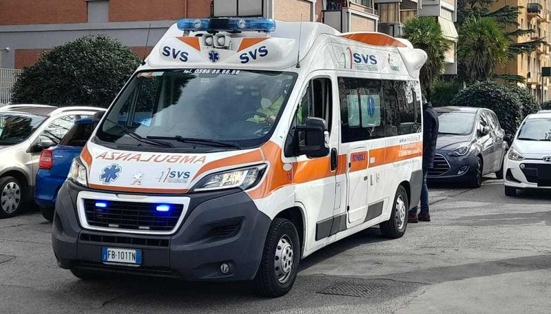 Livorno, sta per partorire in casa. Corsa all’ospedale: è salva
