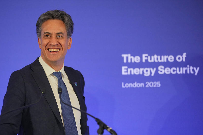 When will Miliband make up his mind on Mingyang?