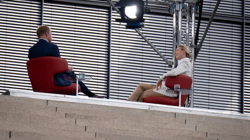 Nur weil sich die AfD als Opfer inszeniert, ist sie das nicht