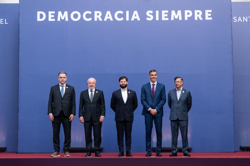 El zorro izquierdista cuidando el gallinero de la democracia