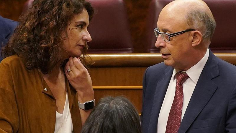 Golfos con corbatas caras