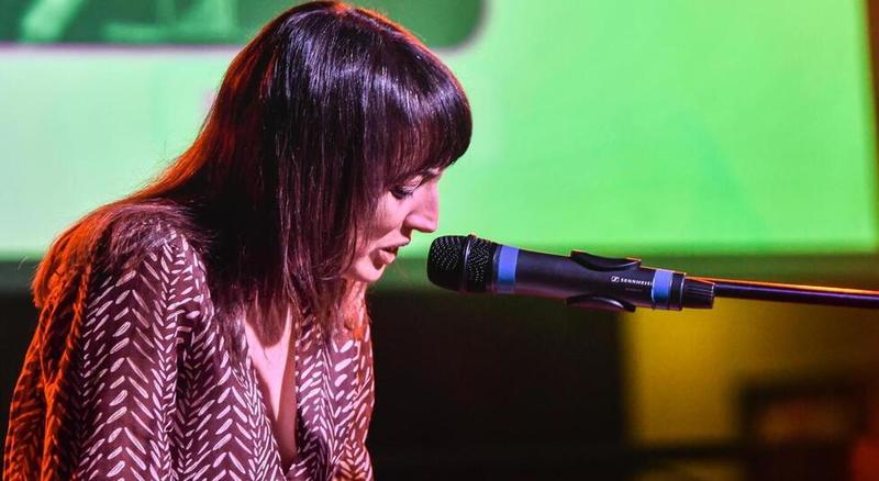 Il festival delle Alpi Apuane canta labronico: da Livorno Flavia Guidi strega la giuria del concorso