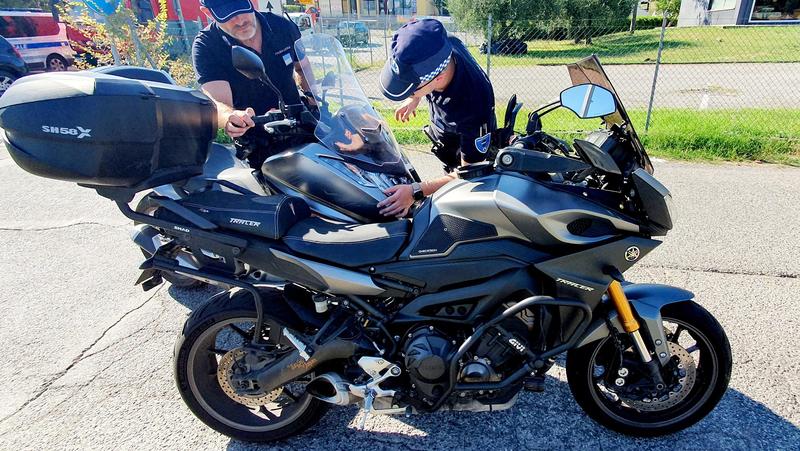 Perde il controllo della moto e viene travolto, terribile schianto a Rimini: 2 centauri feriti (uno grave)