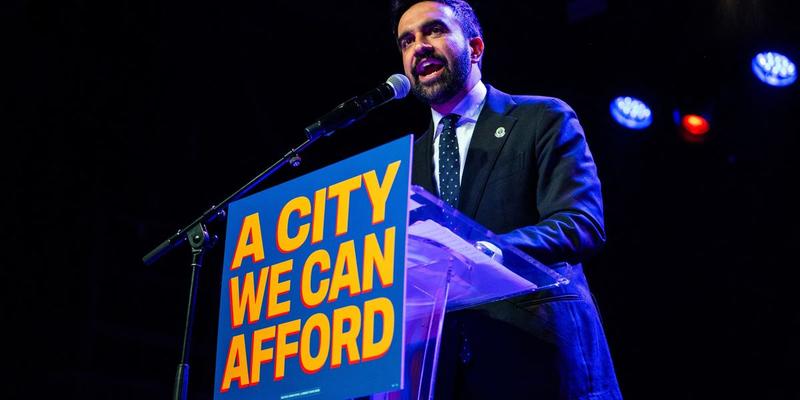How Can the Dems Win Back the Working Class? Economic Populism