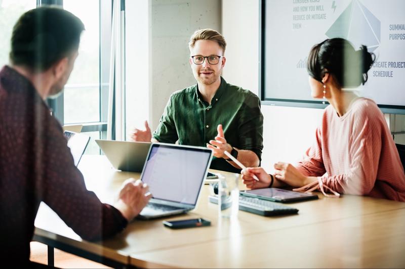 How to Control Your Body Language Before Everyone Else Figures It Out