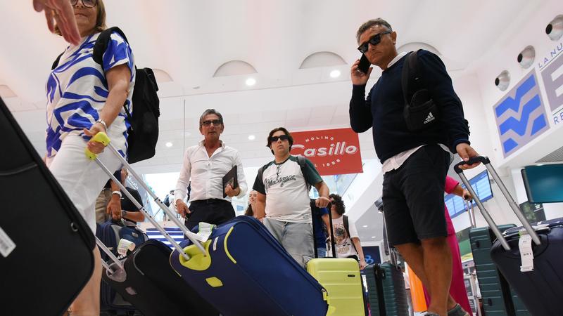 Bagagli a mano in aereo 2025: tutte le regole da Ryanair a Ita Airways