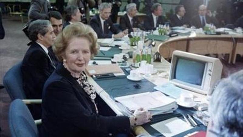 La falta de estructura ideológica de los partidos políticos españoles
