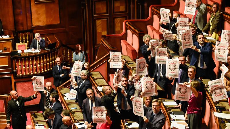 Separazione delle carriere, il Senato approva il ddl fra le proteste delle opposizioni. Meloni: “Passo verso giustizia equa e trasparente”