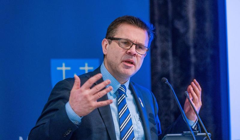 – Forføre vejlarane ved å utsette CO2 avgift