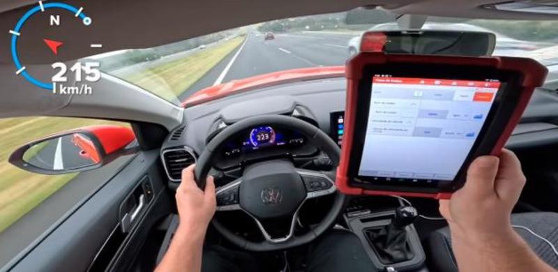 Influenciador tira 'trava' do VW Tera e acelera a 232 km/h em rodovia de SP