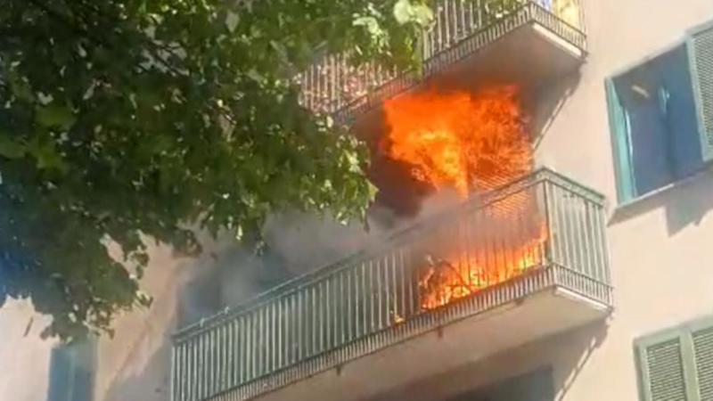 Incendio a Colico, balcone divorato dalle lingue di fuoco: salvi gli inquilini