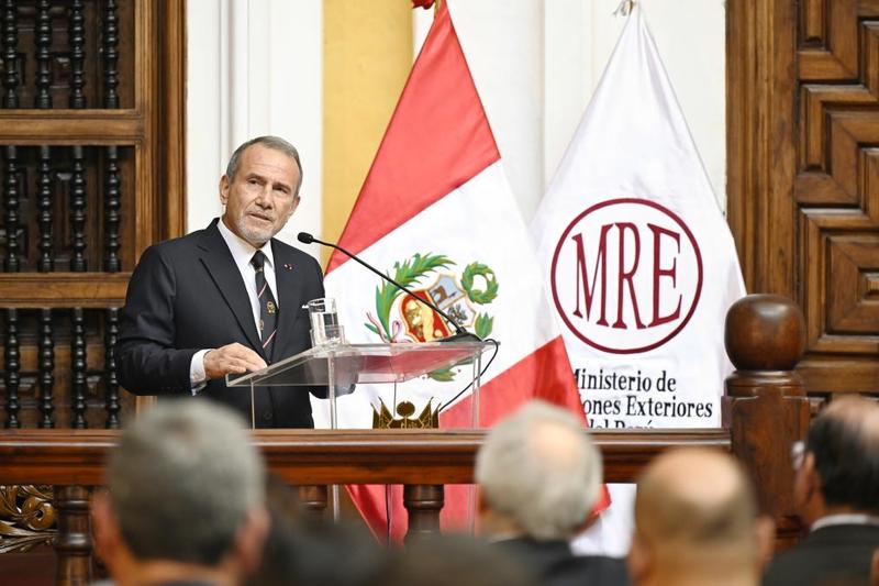 La diplomacia al  servicio de la Patria 