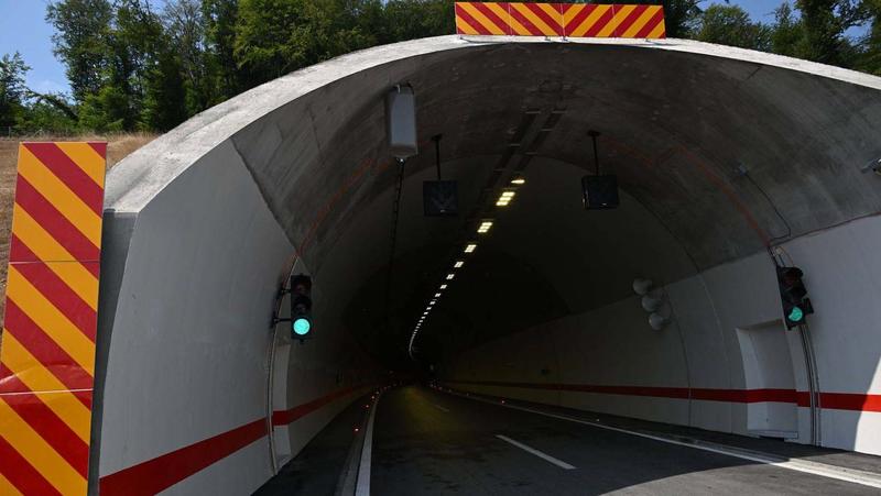 Tunel apsurda na auto-putu od Pakovraća do Požege, za koji garantuje Drobnjak