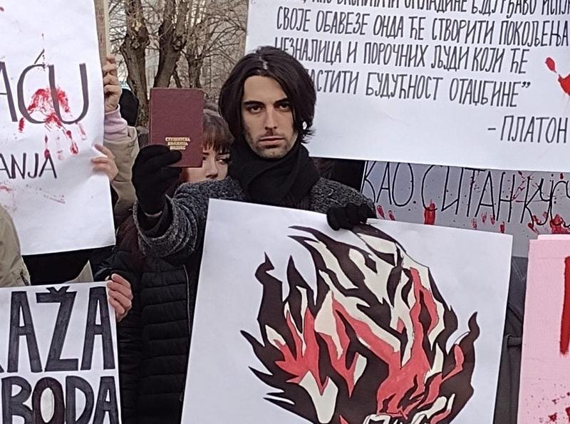 Tvoje kolege su uz tebe do kraja: Podrška studenata kragujevačkog Ekonomskog fakulteta u blokadi Luki Stevanoviću