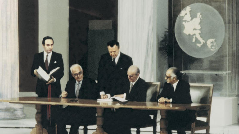 Μεταπολίτευση 50+1 Χρόνια Μετά: Πώς η Ελλάδα πέτυχε τον εκδημοκρατισμό και την ευρωπαϊκή της ταυτότητα