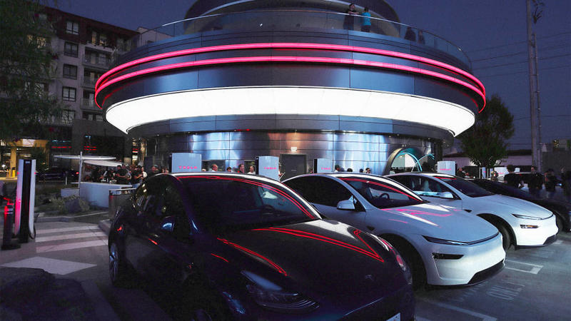 Tesla tried to reinvent the gas station—it’s totally wrong about the future of charging