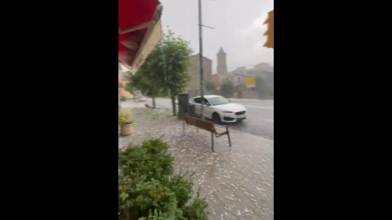 La tormenta descarga con fuerza en Catalunya: abundantes lluvias, episodios de granizo y temporal eléctrico