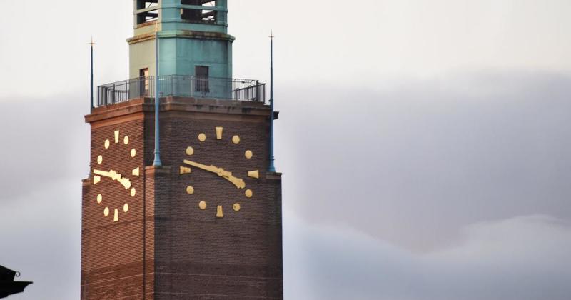 Clock stops working at City Hall