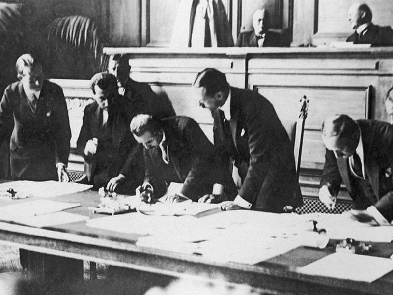 Cumhuriyetin harcı Lozan Antlaşması - Gülizar Biçer Karaca