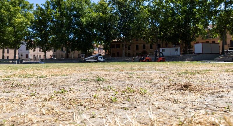 Ferrara, piazza Ariostea verso la 