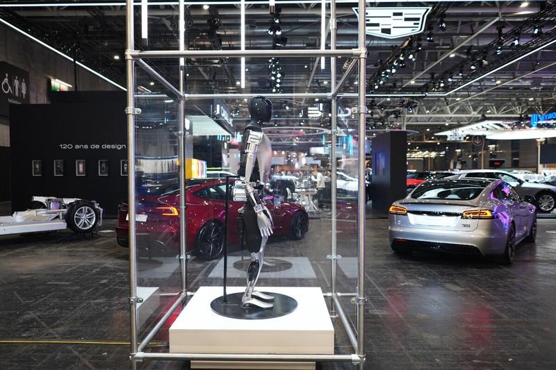 Tesla’s Mystery Tour Rolls Past More Weak Earnings
