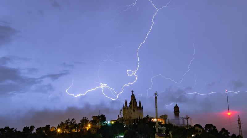 El temporal se reactiva de madrugada y deja hasta 30 litros por metro cuadrado en Barcelona en tan solo 30 minutos