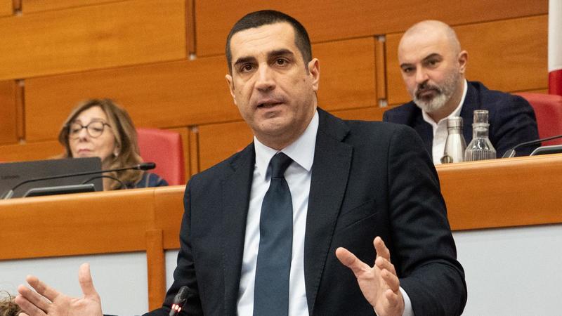 Sanità, lo ‘strappo’. De Pascale non arretra: 