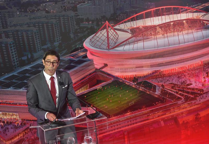 Benfica: Rui Costa entra em campo