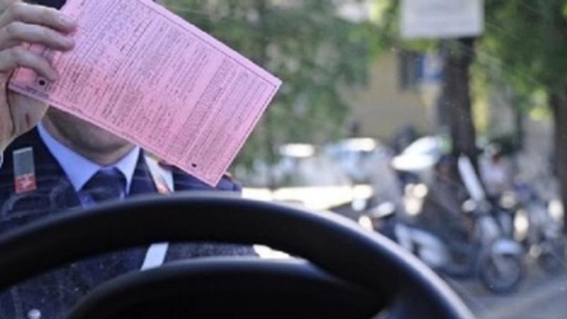 Finestrini abbassati? Multa da 42 euro, automobilista fanese resta di stucco