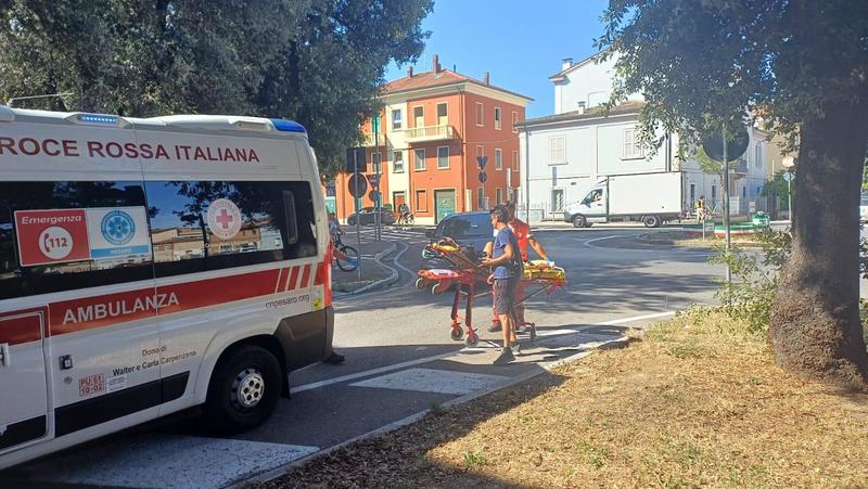 Travolta da un’auto sulle strisce, parrucchiera in ospedale