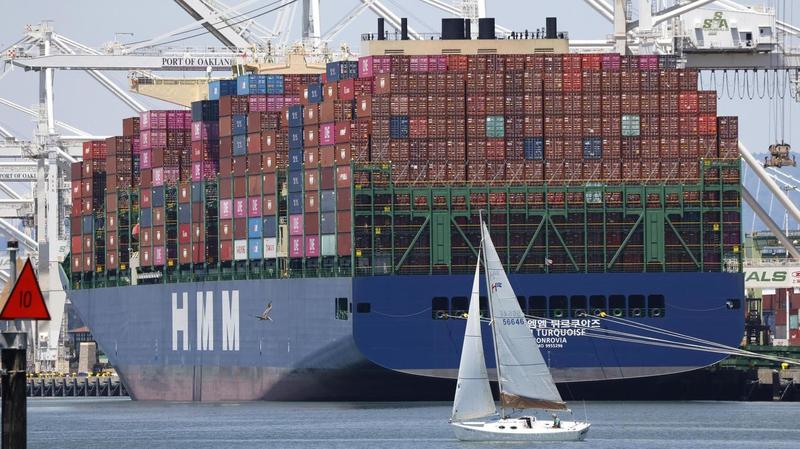 Dazi, ok dell'Ue a lista unica contromisure da 93 miliardi. Von der Leyen in Cina: “Riequilibrare le relazioni commerciali”