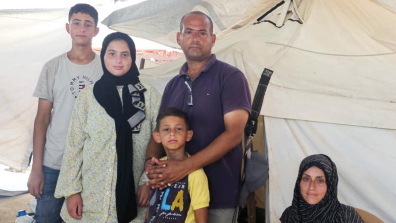 Leah versucht, über das Sterben zu triumphieren und in Gaza eine Blume zu säen