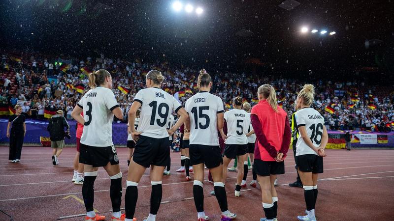 Fußballerinnen in der Männerfalle? : Der Erfolg des deutschen Nationalteams hat auch eine Schattenseite