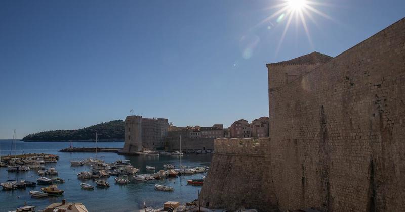 Šok u Dubrovniku: Goli muškarci 'bacili se u akciju' usred bijela dana u gradskoj luci